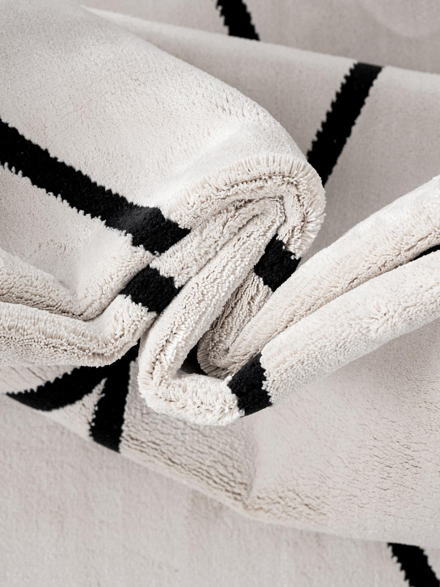 Black and White 2' 7 x 12' Milano Runner Area Rug 100% Polyester with Cotton Backing Modern Contemporary Carpet for Home Decor Interior Design for Sale at Rug Engine