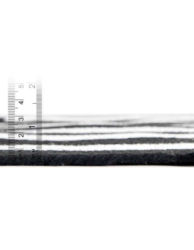 Washable Black and White 5' 3 x 5' 3 Eco Verse Indoor Outdoor Washable Round Area Rug Easy to Clean Stain Resistant & Durable Weather Resistant for Patio, Deck, Terrace, Balcony, Porch 100% PET Polyester (Recycled Plastic Bottles) for Sale at Rug Engine
