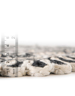 Black and White 5' 1 x 5' 1 Braided Jute Round Rug