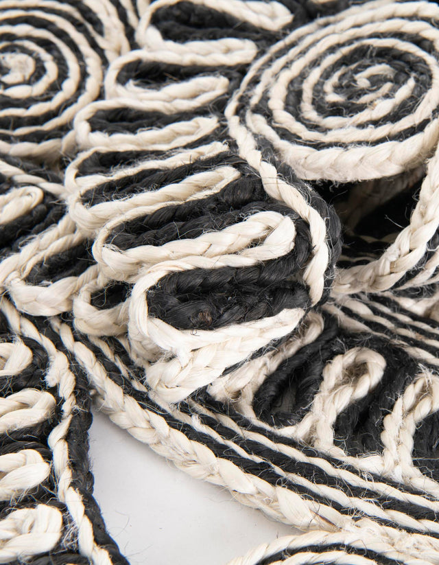 Black and White 5' 1 x 5' 1 Braided Jute Round Rug