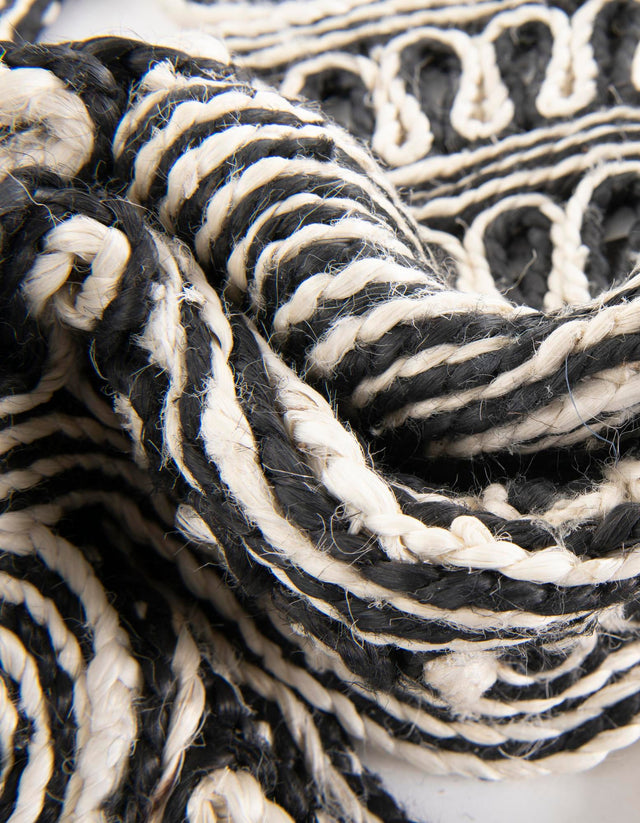 Black and White 4' 1 x 4' 1 Braided Jute Round Rug