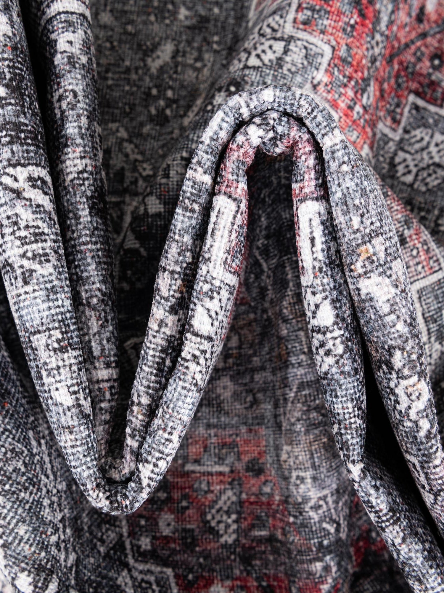 Washable Gray 2' x 2' Timeless Round Area Rug Easy to Clean Stain Resistant & Durable