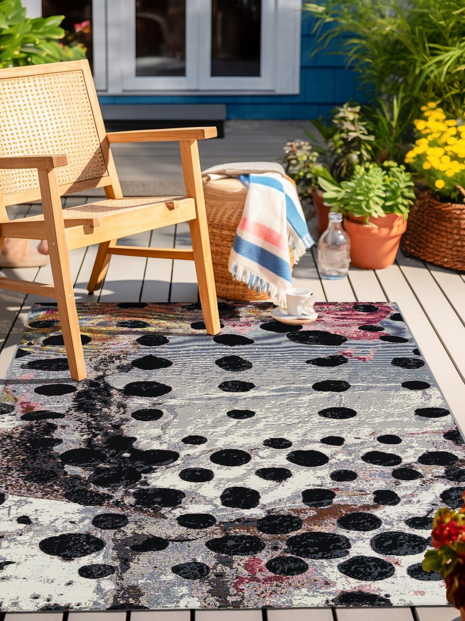White and Black 2' x 3' 1 Outdoor Modern Rectangle Area Rug Weather Resistant for Patio, Deck, Terrace, Balcony, Porch 100% Polypropylene Modern Outside Carpet for Sale at Rug Engine