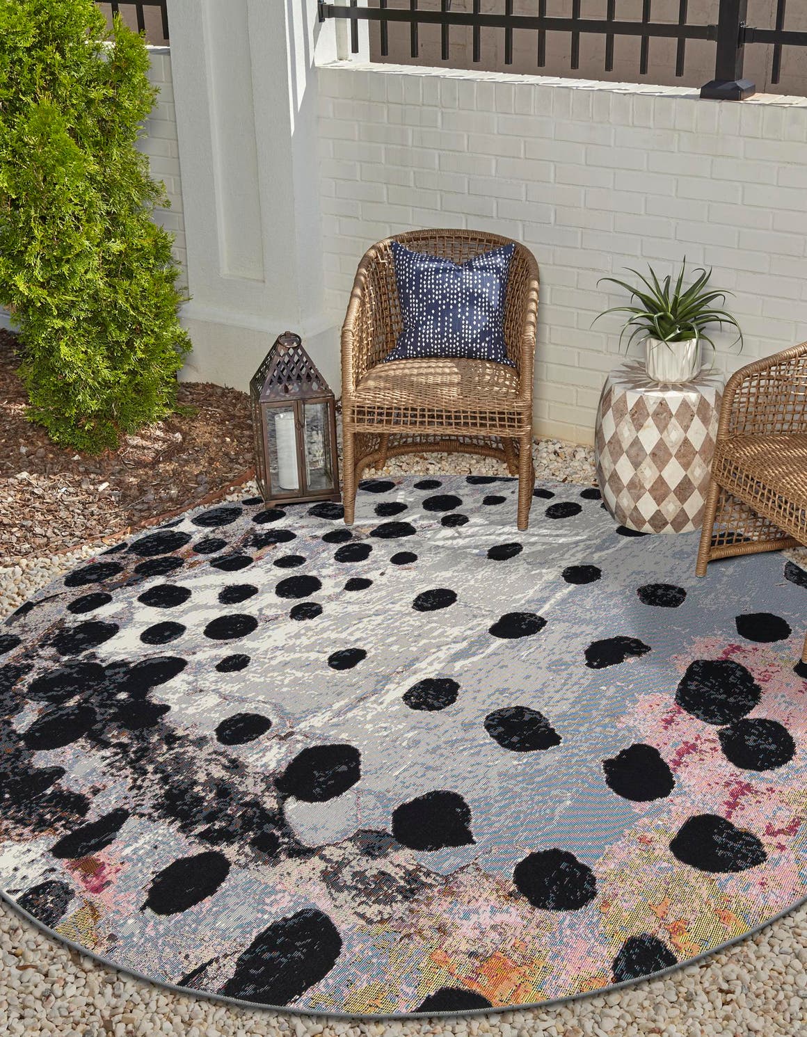 White and Black 7' 10 x 7' 10 Outdoor Modern Round Area Rug Weather Resistant for Patio, Deck, Terrace, Balcony, Porch 100% Polypropylene Modern Outside Carpet for Sale at Rug Engine