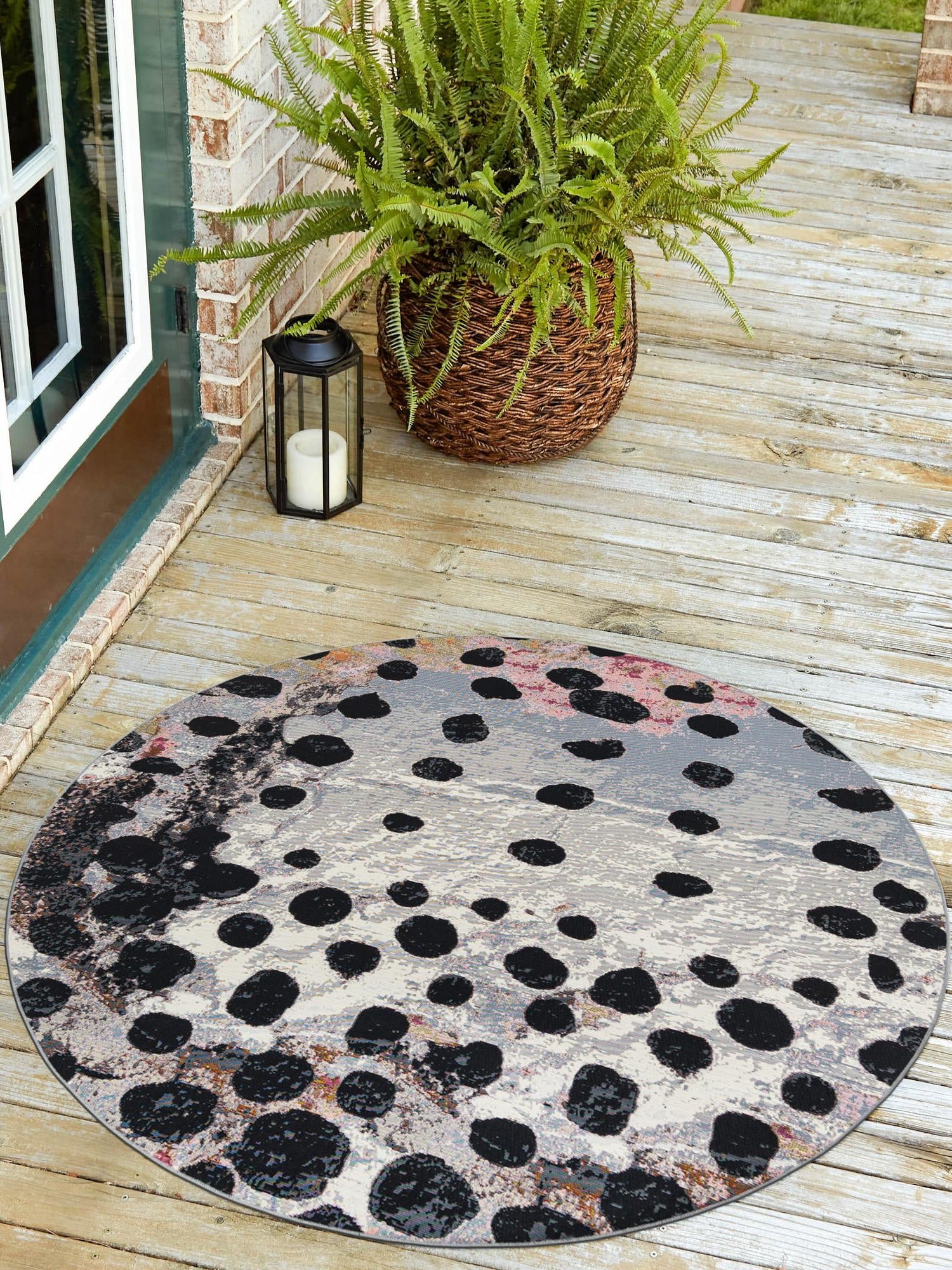 White and Black 4' 1 x 4' 1 Outdoor Modern Round Area Rug Weather Resistant for Patio, Deck, Terrace, Balcony, Porch 100% Polypropylene Modern Outside Carpet for Sale at Rug Engine