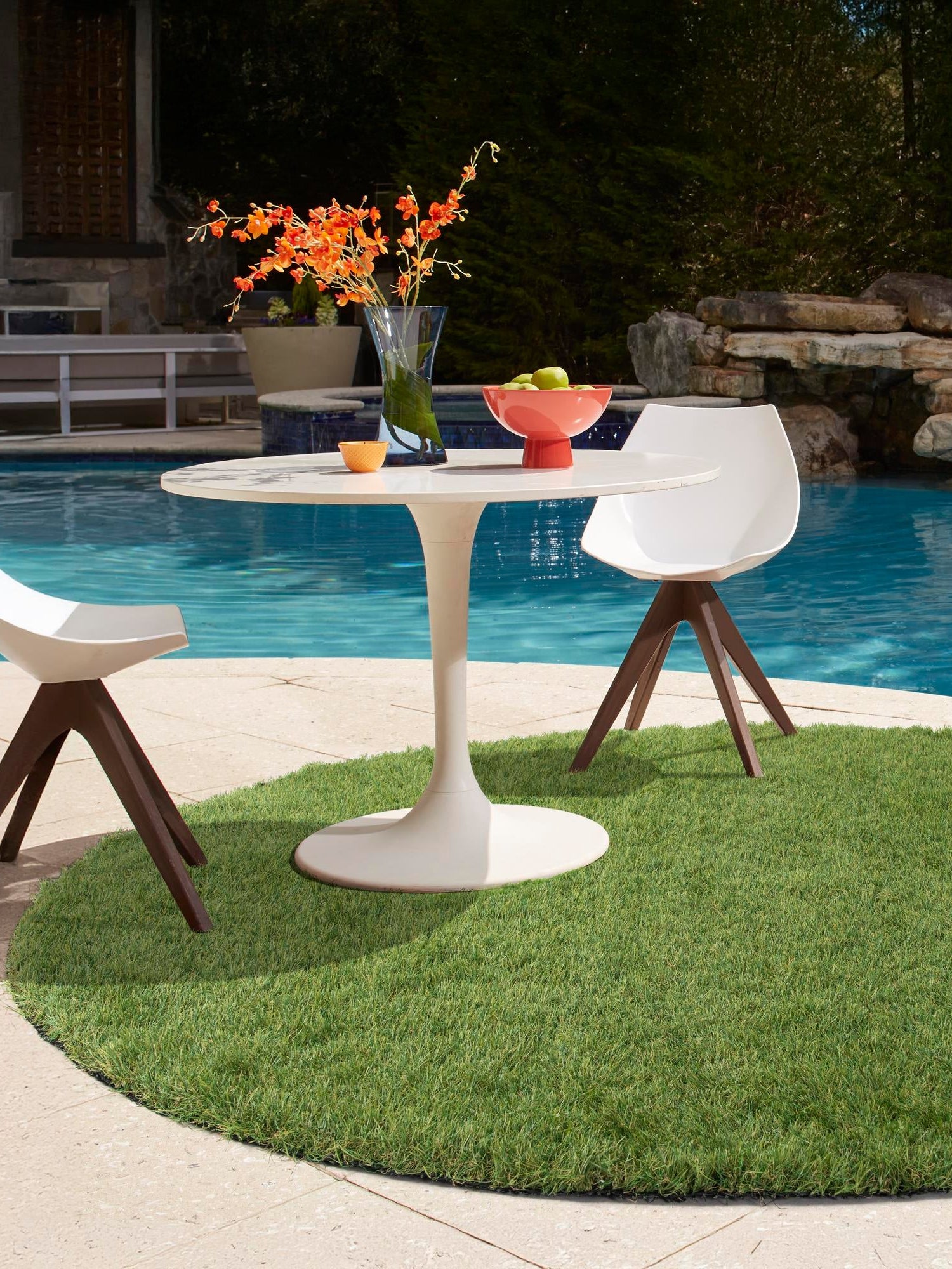 Green 2' 2 x 2' 2 Outdoor Grass Round Area Rug Thick Soft Touch Fluffy & Plush Shaggy Pile Weather Resistant for Patio, Deck, Terrace, Balcony, Porch Grass Carpet Mat for Sale at Rug Engine