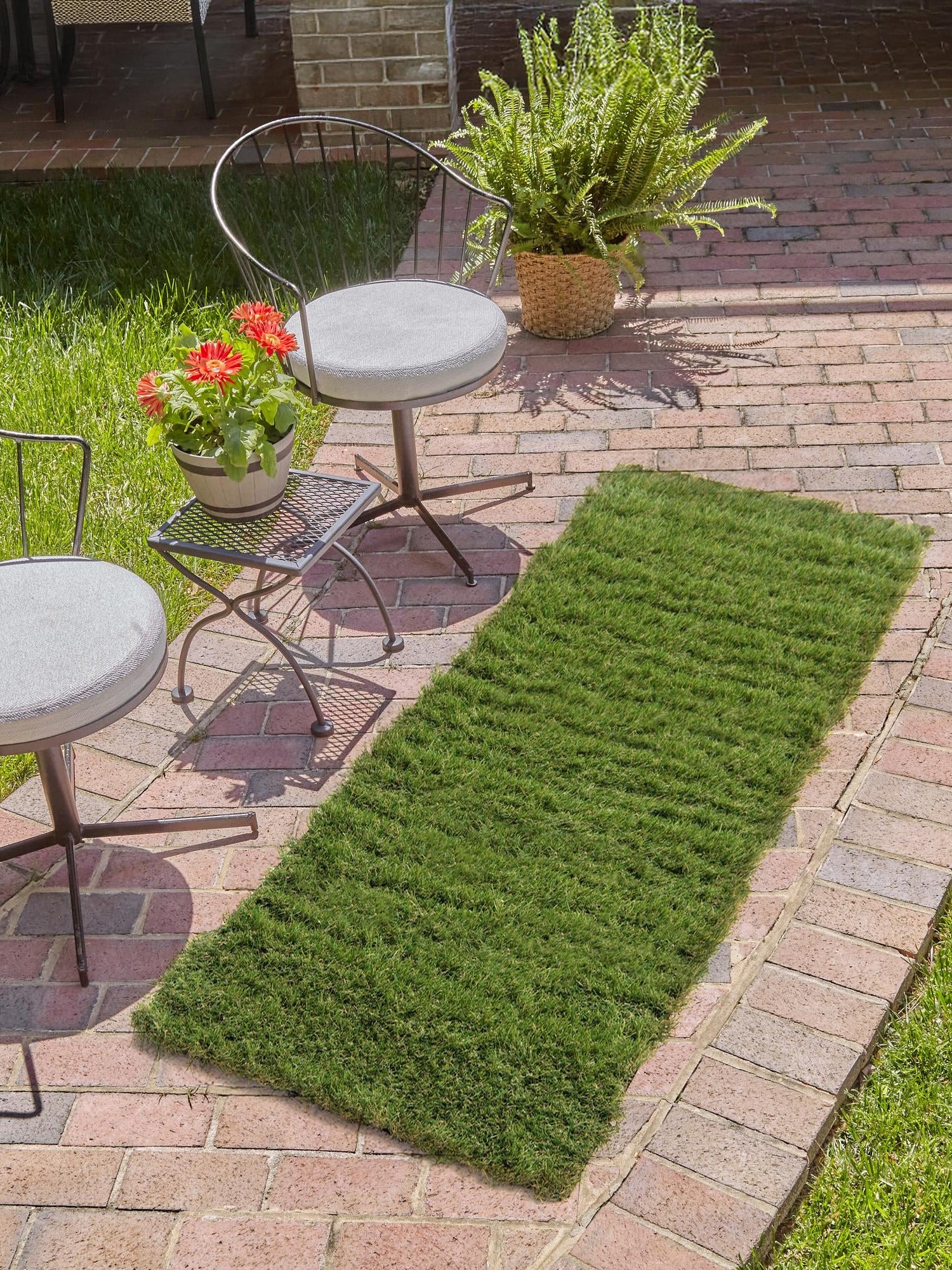 Green 2' 7 x 8' Outdoor Grass Runner Area Rug Thick Soft Touch Fluffy & Plush Shaggy Pile Weather Resistant for Patio, Deck, Terrace, Balcony, Porch