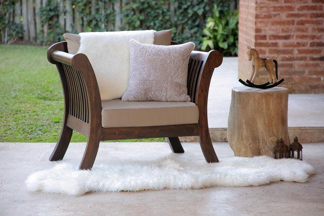 White 2' x 3' Natural Sheepskin Rectangle Rug