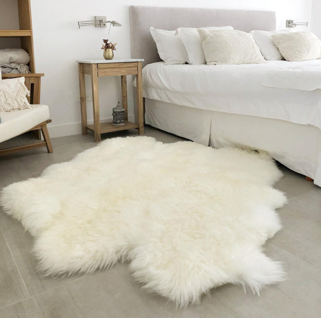 White 5' x 6' Natural Sheepskin Rectangle Rug