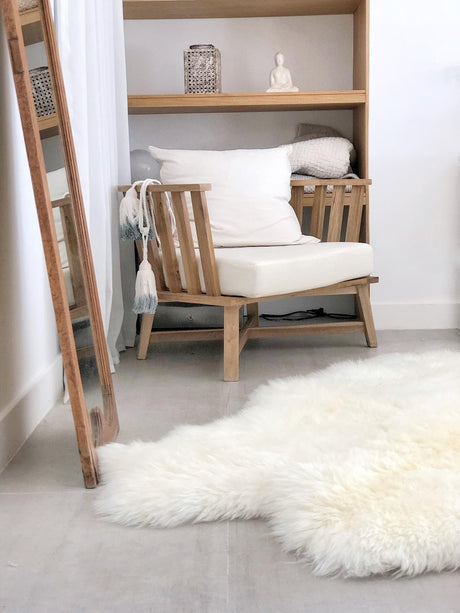 White 5' x 6' Natural Sheepskin Rectangle Rug