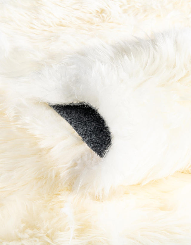 White 3' x 3' Sheepskin Round Rug