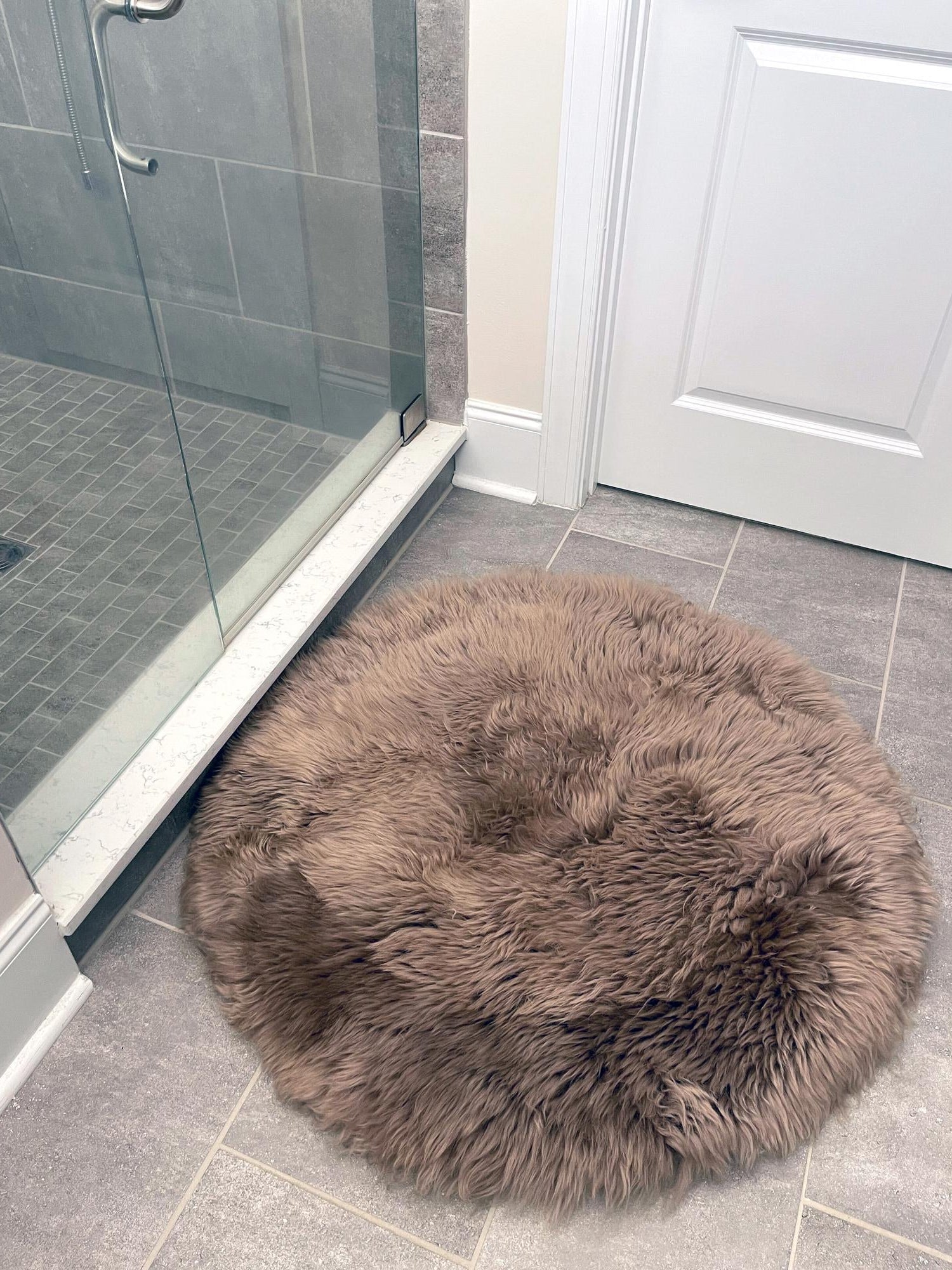 Beige 2' x 2' Sheepskin Round Area Rug 100% Genuine Luxury Soft Touch Shaggy Plush Pile