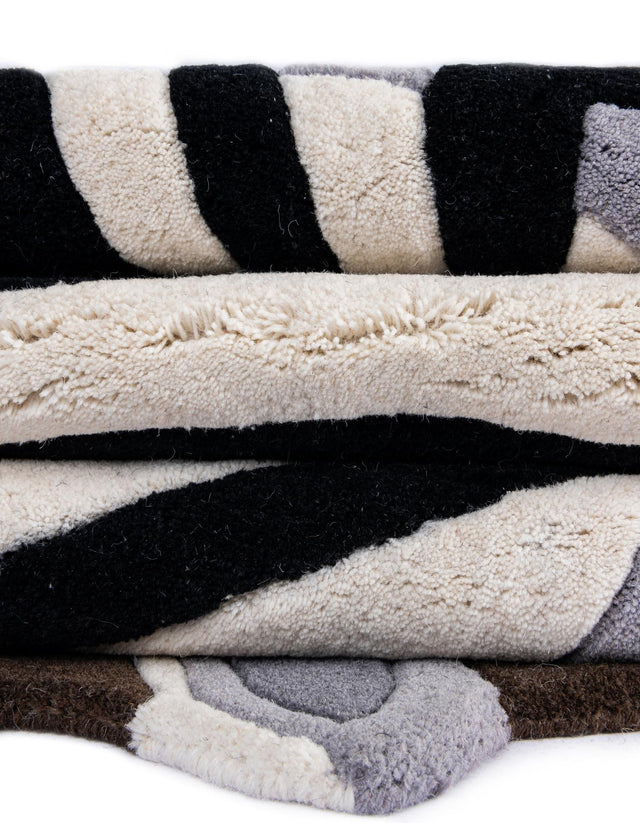 White and Black 2' 6 x 3' 1 Playtime Kids Wool Free Form Rug