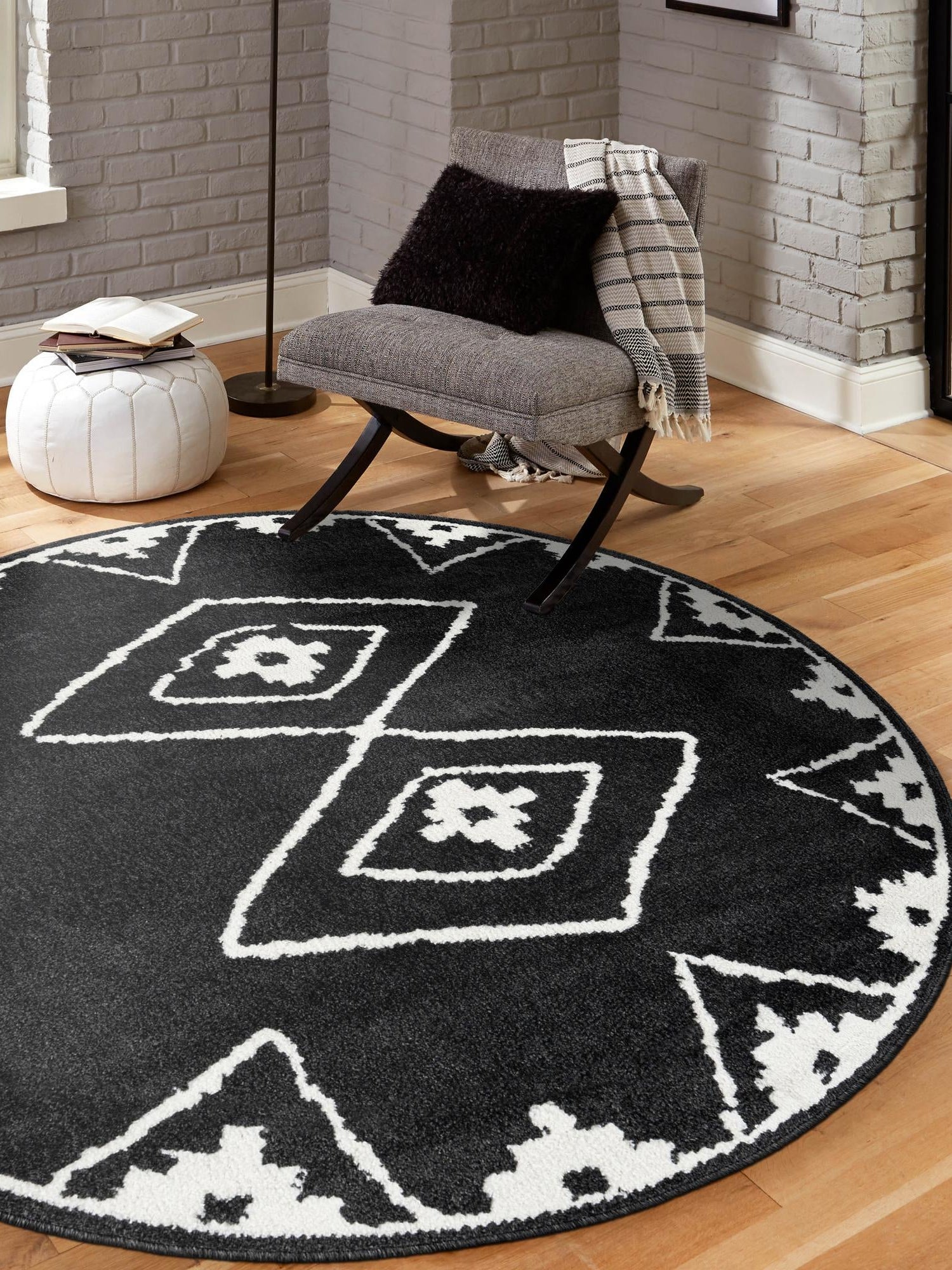 Black 7' 10 x 7' 10 Norge Round Area Rug 100% Polypropylene Easy Clean Non Shed Stain Resistant Modern Carpet for Home Interior Design for Sale at Rug Engine