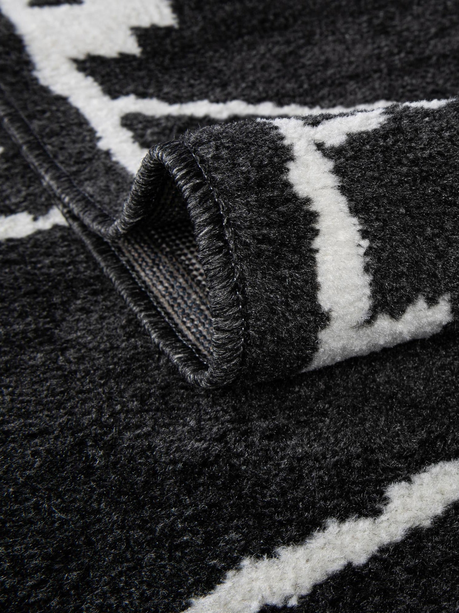 Black 7' 10 x 7' 10 Norge Round Area Rug 100% Polypropylene Easy Clean Non Shed Stain Resistant Modern Carpet for Home Interior Design for Sale at Rug Engine