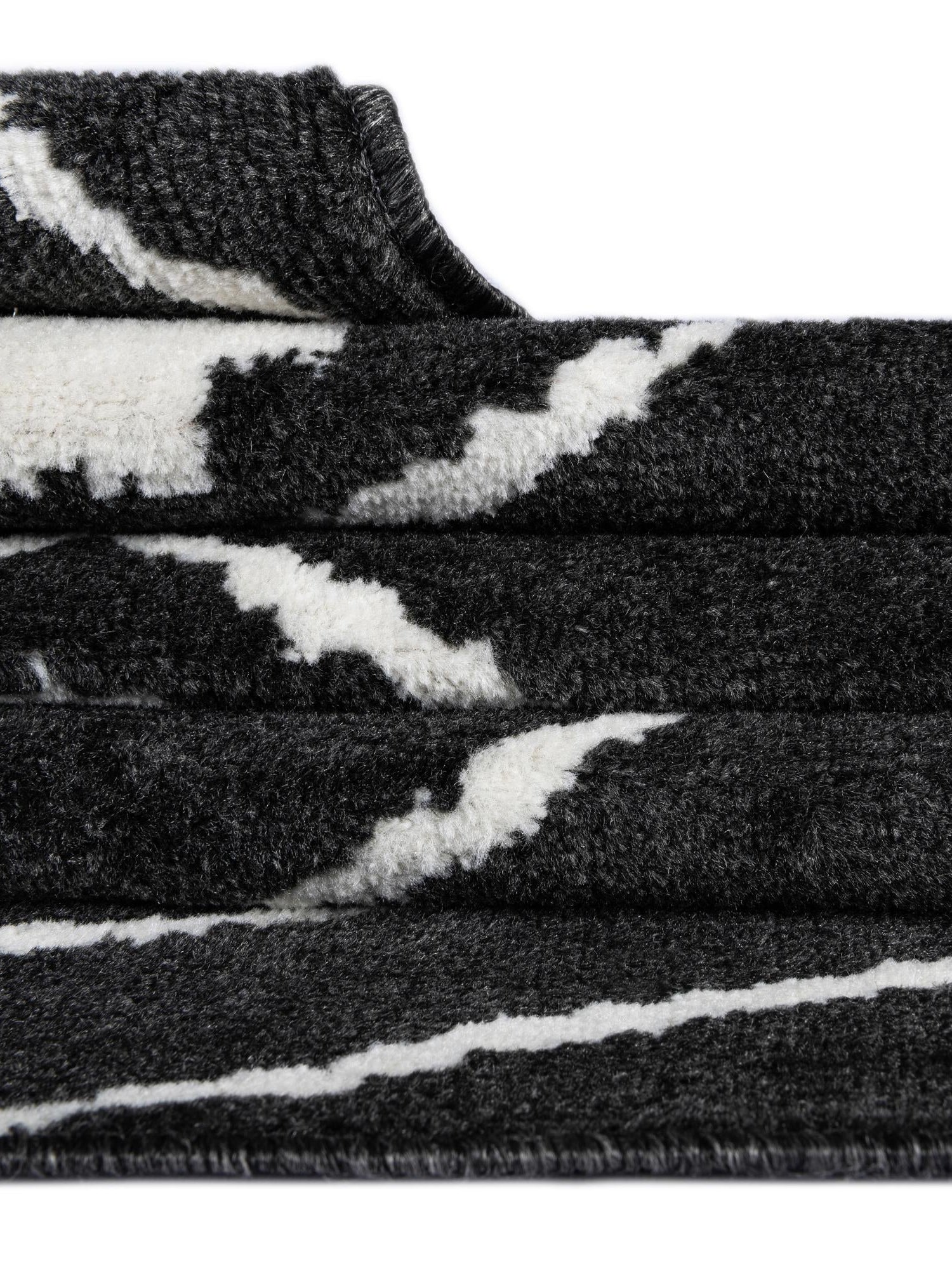 Black 7' 10 x 7' 10 Norge Round Area Rug 100% Polypropylene Easy Clean Non Shed Stain Resistant Modern Carpet for Home Interior Design for Sale at Rug Engine