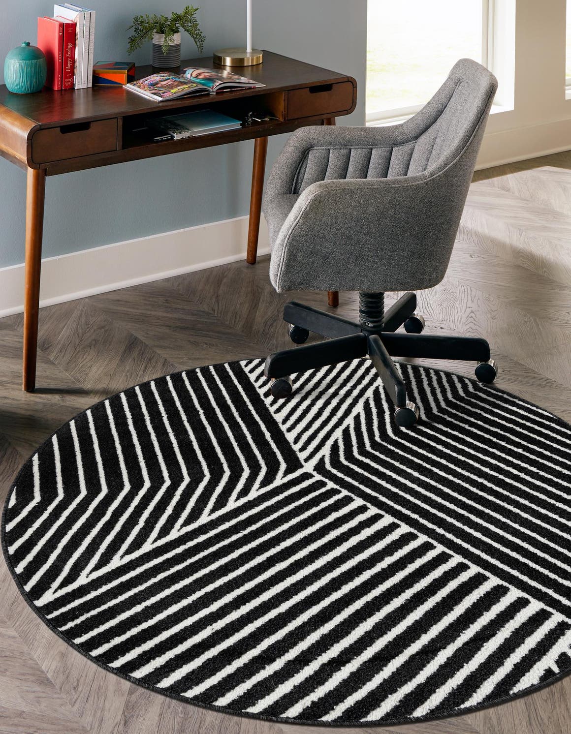Black 7' 10 x 7' 10 Norge Round Area Rug 100% Polypropylene Easy Clean Non Shed Stain Resistant Modern Carpet for Home Interior Design for Sale at Rug Engine