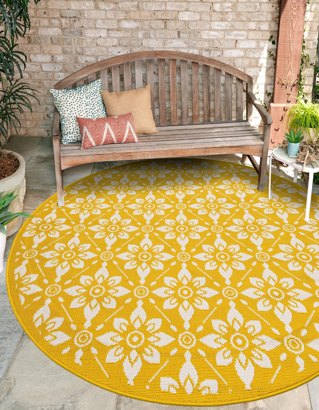 Yellow 5' 1 x 5' 1 Outdoor Trellis Round Area Rug Weather Resistant for Patio, Deck, Terrace, Balcony, Porch Geometric Design Water Safe Outside Carpet for Sale at Rug Engine