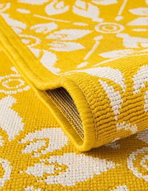 Yellow 5' 1 x 5' 1 Outdoor Trellis Round Area Rug Weather Resistant for Patio, Deck, Terrace, Balcony, Porch Geometric Design Water Safe Outside Carpet for Sale at Rug Engine
