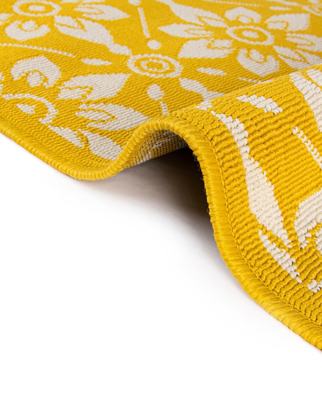 Yellow 5' 1 x 5' 1 Outdoor Trellis Round Area Rug Weather Resistant for Patio, Deck, Terrace, Balcony, Porch Geometric Design Water Safe Outside Carpet for Sale at Rug Engine
