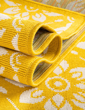 Yellow 5' 1 x 5' 1 Outdoor Trellis Round Area Rug Weather Resistant for Patio, Deck, Terrace, Balcony, Porch Geometric Design Water Safe Outside Carpet for Sale at Rug Engine