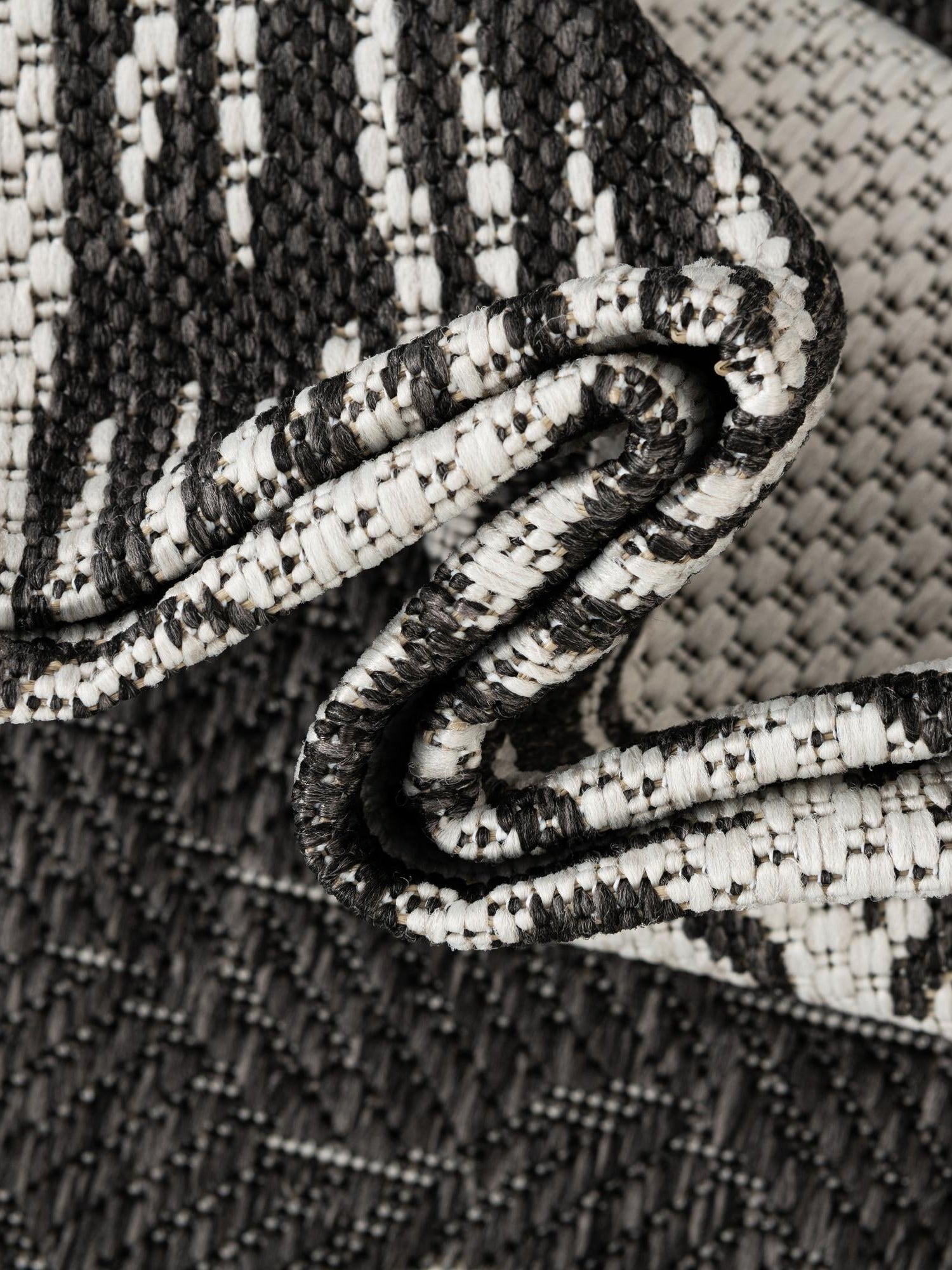Black and White 10' x 10' Outdoor Coastal Round Area Rug Weather Resistant for Patio, Deck, Terrace, Balcony, Porch 100% Polypropylene Coastal Decor Carpet for Sale at Rug Engine