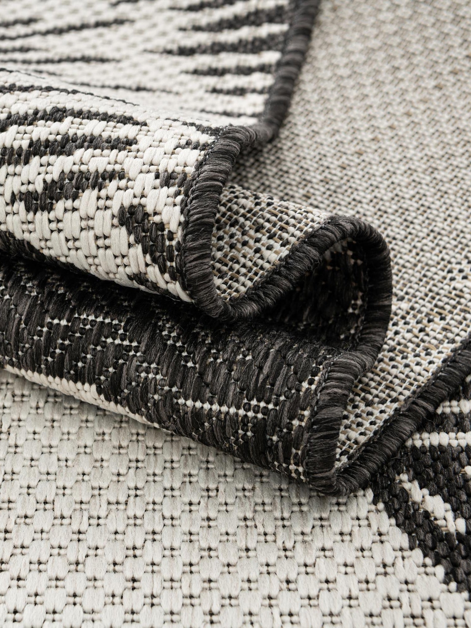 Black and White 10' x 10' Outdoor Coastal Round Area Rug Weather Resistant for Patio, Deck, Terrace, Balcony, Porch 100% Polypropylene Coastal Decor Carpet for Sale at Rug Engine