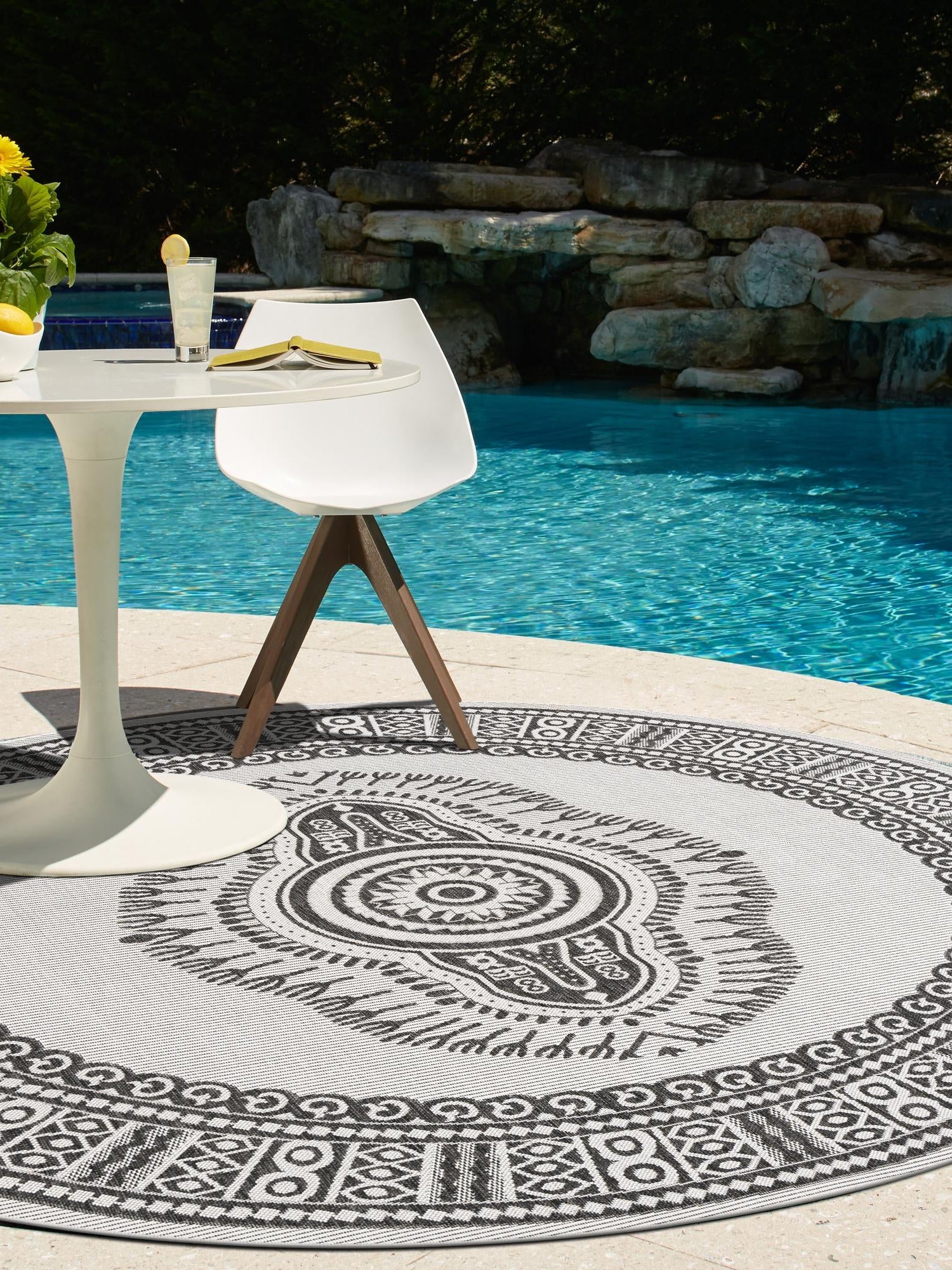 White and Black 7' 10 x 7' 10 Outdoor Traditional Round Area Rug Weather Resistant for Patio, Deck, Terrace, Balcony, Porch Classical Design Outside Carpet for Sale at Rug Engine
