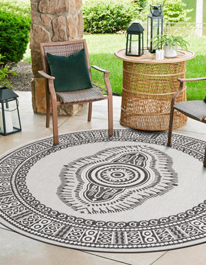 White and Black 3' 1 x 3' 1 Outdoor Traditional Round Area Rug Weather Resistant for Patio, Deck, Terrace, Balcony, Porch Classical Design Outside Carpet for Sale at Rug Engine