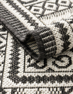 Black and White 10' x 10' Outdoor Traditional Round Area Rug Weather Resistant for Patio, Deck, Terrace, Balcony, Porch Classical Design Outside Carpet for Sale at Rug Engine