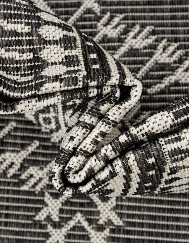Black and White 10' x 10' Outdoor Traditional Round Area Rug Weather Resistant for Patio, Deck, Terrace, Balcony, Porch Classical Design Outside Carpet for Sale at Rug Engine