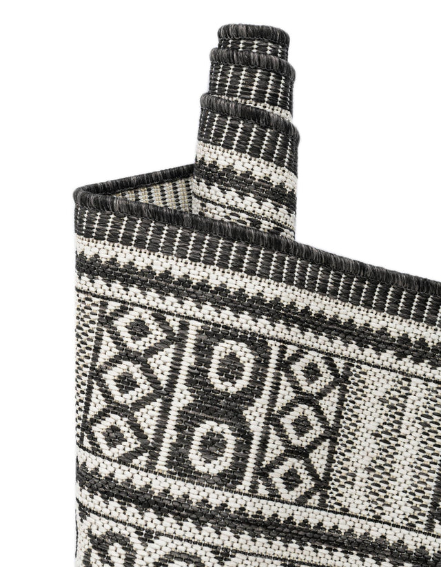 Black and White 10' x 10' Outdoor Traditional Round Area Rug Weather Resistant for Patio, Deck, Terrace, Balcony, Porch Classical Design Outside Carpet for Sale at Rug Engine