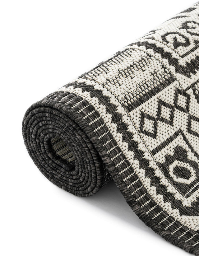 Black and White 10' x 10' Outdoor Traditional Round Area Rug Weather Resistant for Patio, Deck, Terrace, Balcony, Porch Classical Design Outside Carpet for Sale at Rug Engine