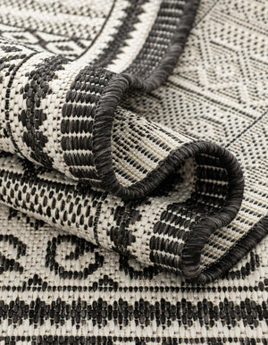 Black and White 10' x 10' Outdoor Traditional Round Area Rug Weather Resistant for Patio, Deck, Terrace, Balcony, Porch Classical Design Outside Carpet for Sale at Rug Engine