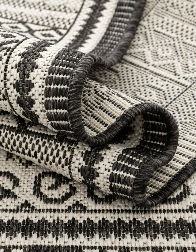 Black and White 10' x 10' Outdoor Traditional Round Area Rug Weather Resistant for Patio, Deck, Terrace, Balcony, Porch Classical Design Outside Carpet for Sale at Rug Engine