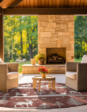 Red 8' x 8' Outdoor Holiday Round Rug
