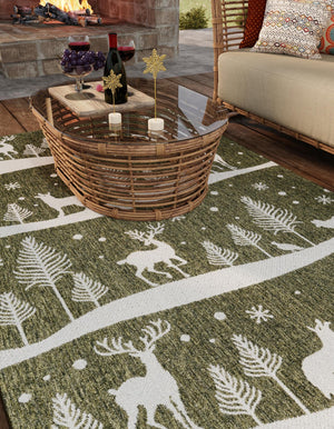 Green 8' x 10' Outdoor Holiday Rectangle Rug