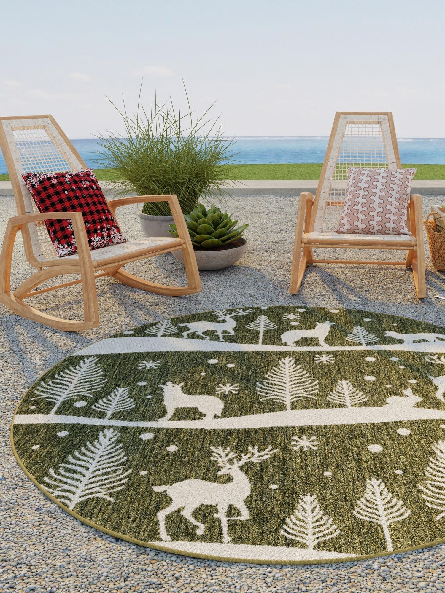 Seasonal Festive Green 7' 10 x 7' 10 Outdoor Holiday Round Area Rug Weather Resistant for Patio, Deck, Terrace, Balcony, Porch