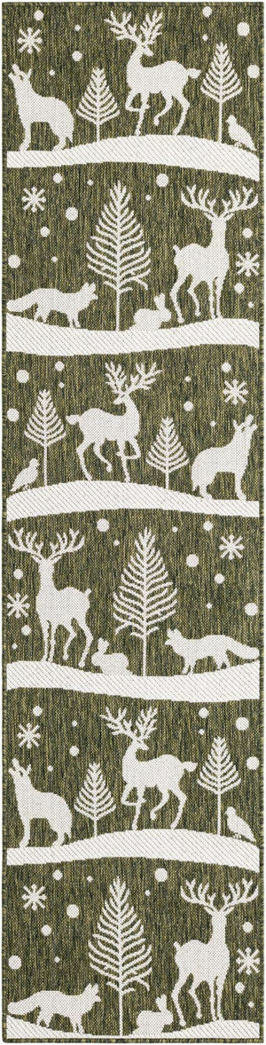 Green 2' x 8' Outdoor Holiday Runner Rug