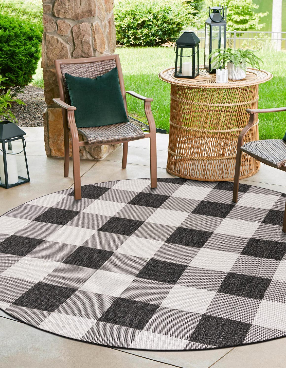 Black and White 7' 10 x 7' 10 Outdoor Checkered Round Area Rug Weather Resistant for Patio, Deck, Terrace, Balcony, Porch 100% Polypropylene Geometric Carpet for Sale at Rug Engine