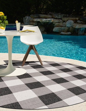 Black and White 7' 10 x 7' 10 Outdoor Checkered Round Area Rug Weather Resistant for Patio, Deck, Terrace, Balcony, Porch 100% Polypropylene Geometric Carpet for Sale at Rug Engine