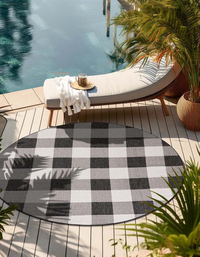 Black and White 7' 10 x 7' 10 Outdoor Checkered Round Area Rug Weather Resistant for Patio, Deck, Terrace, Balcony, Porch 100% Polypropylene Geometric Carpet for Sale at Rug Engine