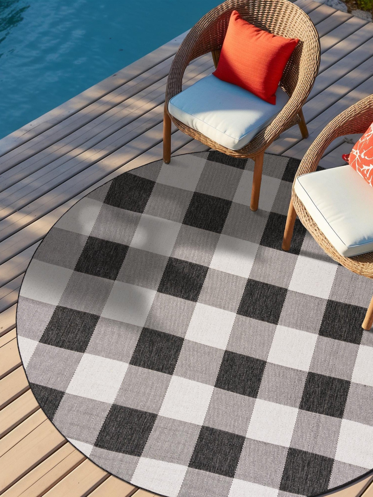Black and White 3' 1 x 3' 1 Outdoor Checkered Round Area Rug Weather Resistant for Patio, Deck, Terrace, Balcony, Porch 100% Polypropylene Geometric Carpet for Sale at Rug Engine
