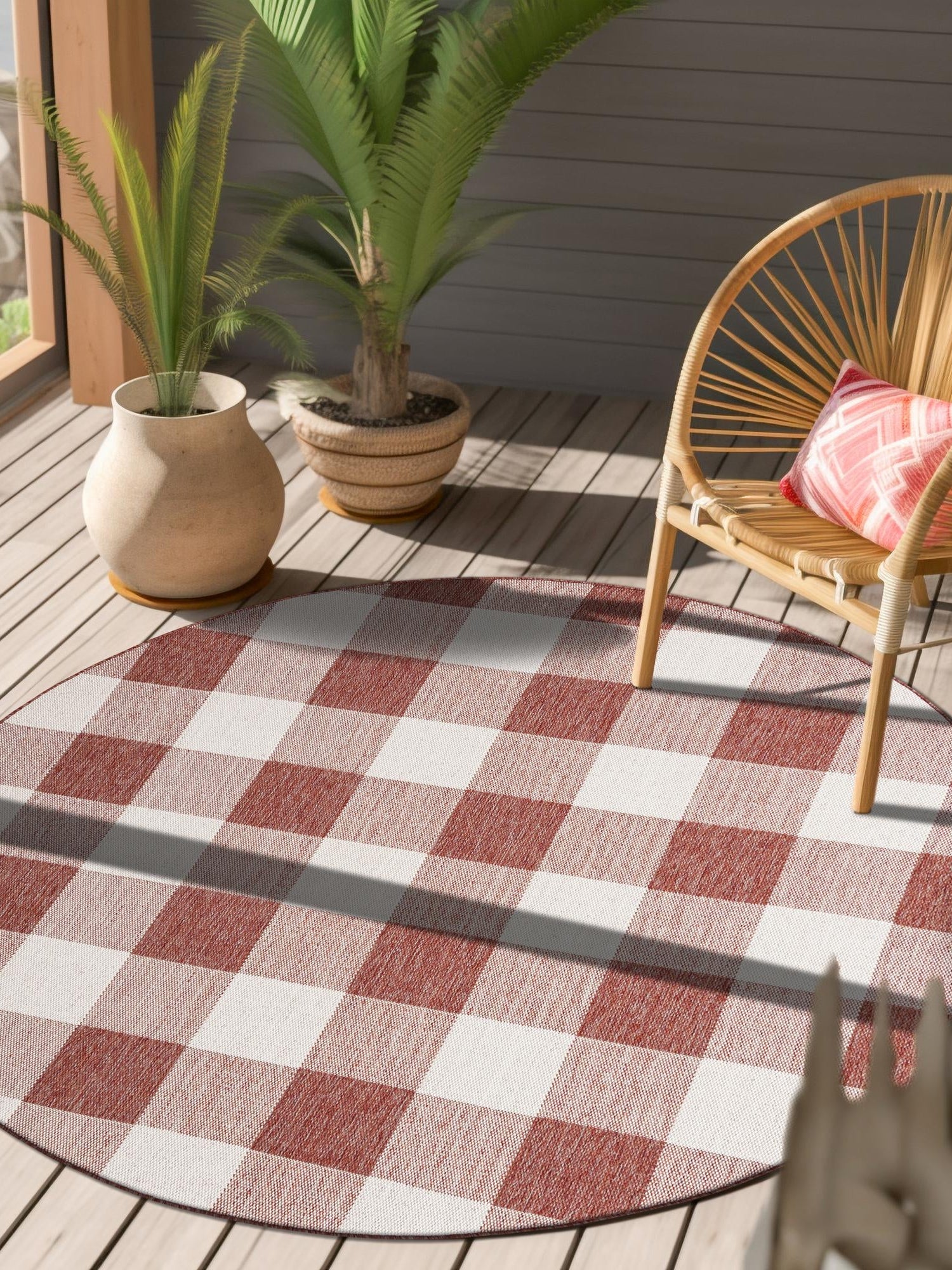 Red 7' 10 x 7' 10 Outdoor Checkered Round Area Rug Weather Resistant for Patio, Deck, Terrace, Balcony, Porch 100% Polypropylene Geometric Carpet for Sale at Rug Engine
