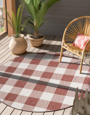 Red 6' 1 x 6' 1 Outdoor Checkered Round Area Rug Weather Resistant for Patio, Deck, Terrace, Balcony, Porch 100% Polypropylene Geometric Carpet for Sale at Rug Engine