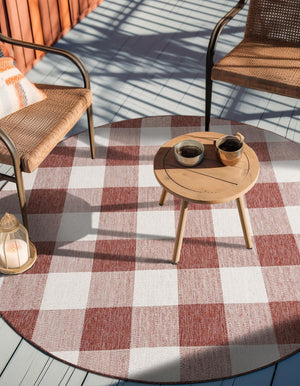 Red 6' 1 x 6' 1 Outdoor Checkered Round Area Rug Weather Resistant for Patio, Deck, Terrace, Balcony, Porch 100% Polypropylene Geometric Carpet for Sale at Rug Engine
