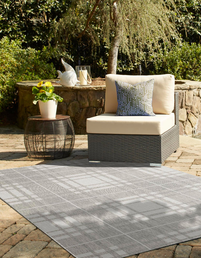Gray 9' x 12' Outdoor Checkered Rectangle Rug