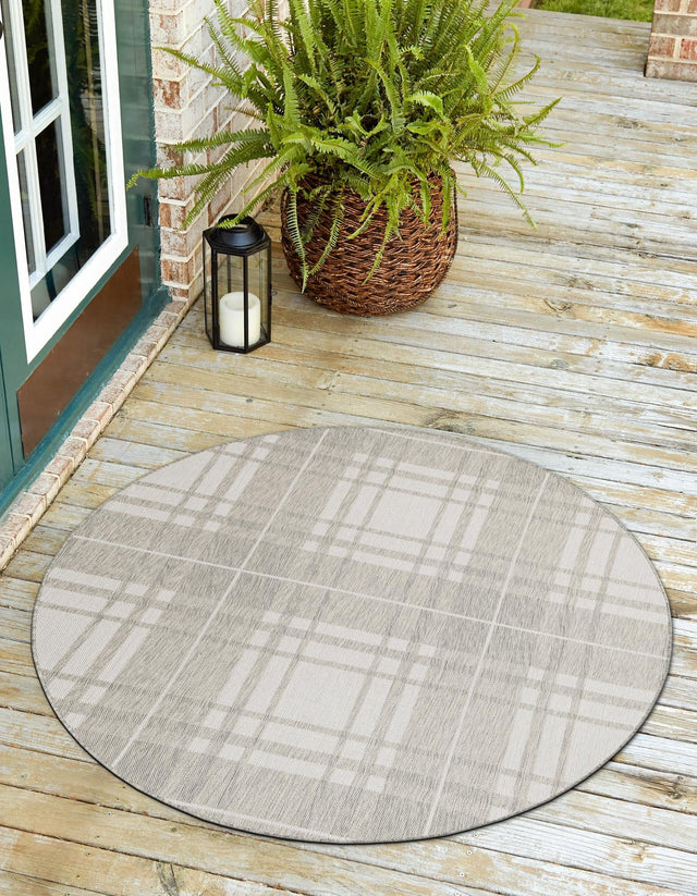 Gray 7' 10 x 7' 10 Outdoor Checkered Round Area Rug Weather Resistant for Patio, Deck, Terrace, Balcony, Porch 100% Polypropylene Geometric Carpet for Sale at Rug Engine