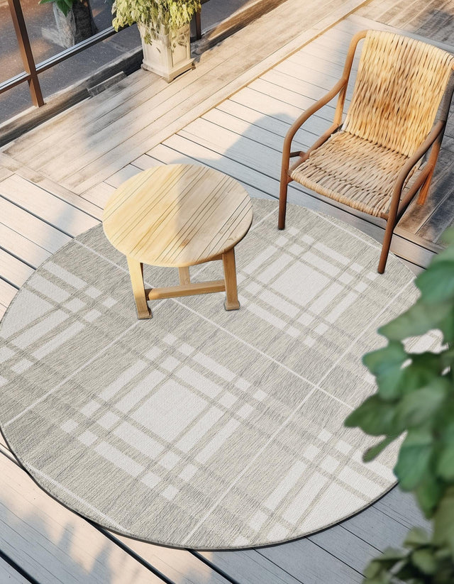 Gray 7' 10 x 7' 10 Outdoor Checkered Round Area Rug Weather Resistant for Patio, Deck, Terrace, Balcony, Porch 100% Polypropylene Geometric Carpet for Sale at Rug Engine
