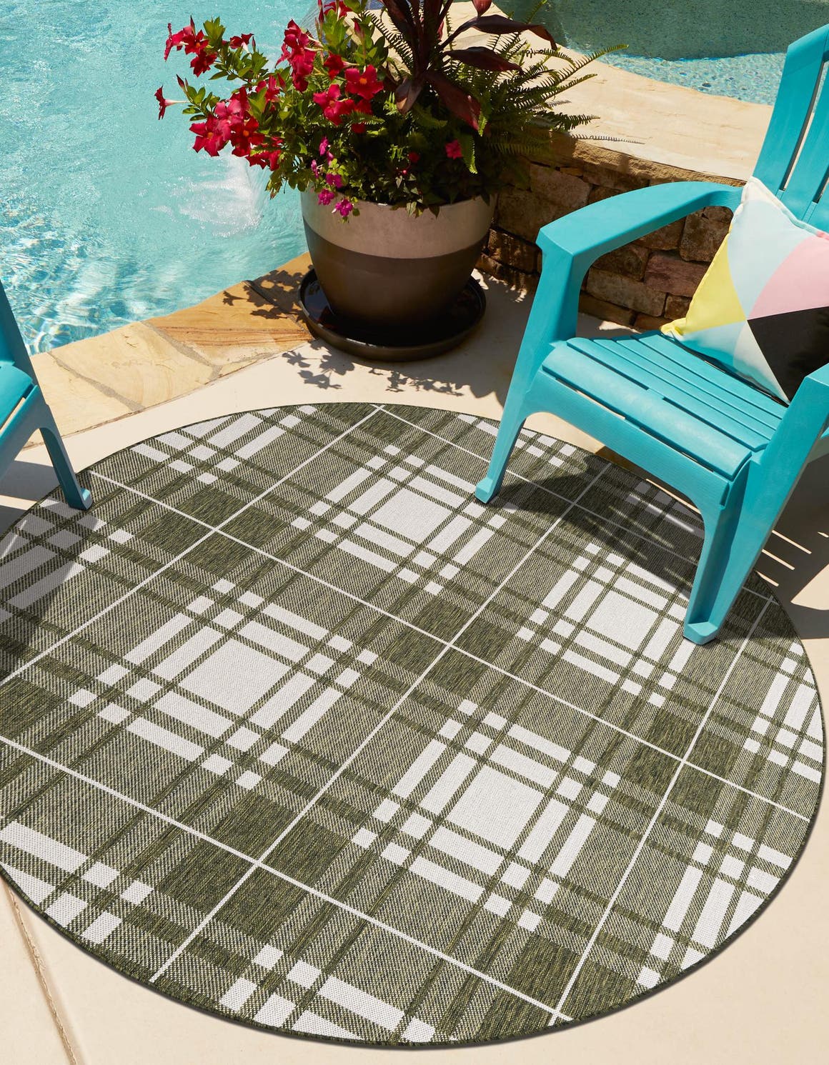 Green 7' 10 x 7' 10 Outdoor Checkered Round Area Rug Weather Resistant for Patio, Deck, Terrace, Balcony, Porch 100% Polypropylene Geometric Carpet for Sale at Rug Engine